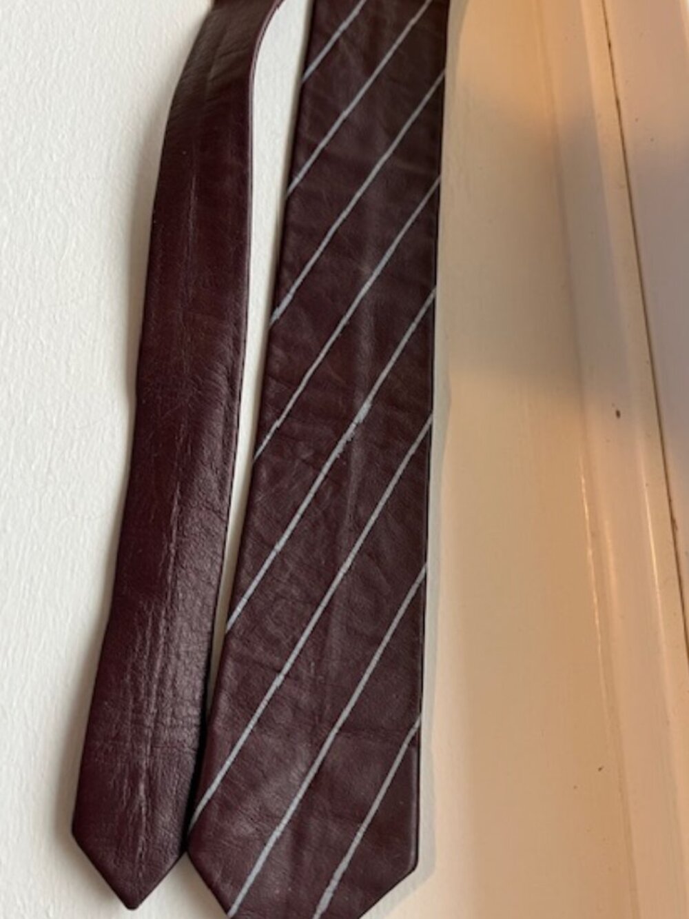 Vintage skinny leather tie.